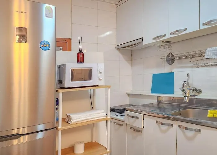 Apartment 애플, Hongdae Yeontral Park