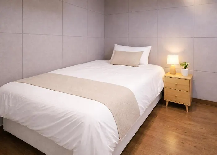 Apartment 애플, Hongdae Yeontral Park