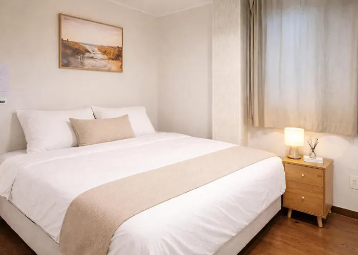 Apartment 애플, Hongdae Yeontral Park Seoul