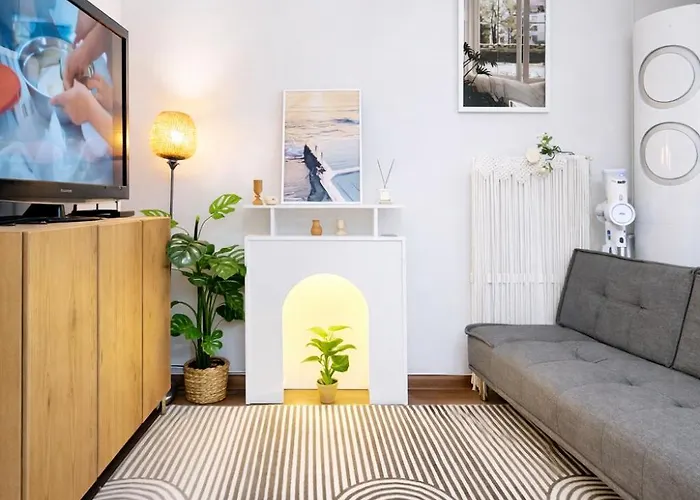 Apartment 애플, Hongdae Yeontral Park Seoul