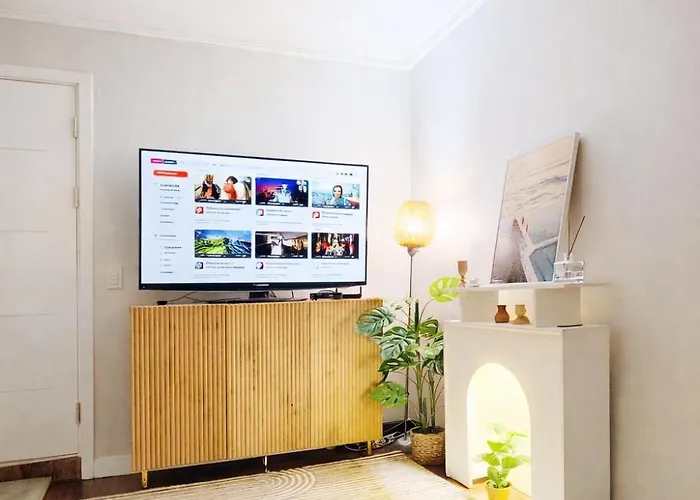 Apartment 애플, Hongdae Yeontral Park *