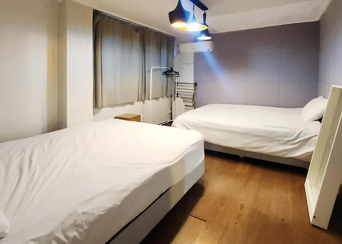 Apartment 애플, Hongdae Yeontral Park Seoul